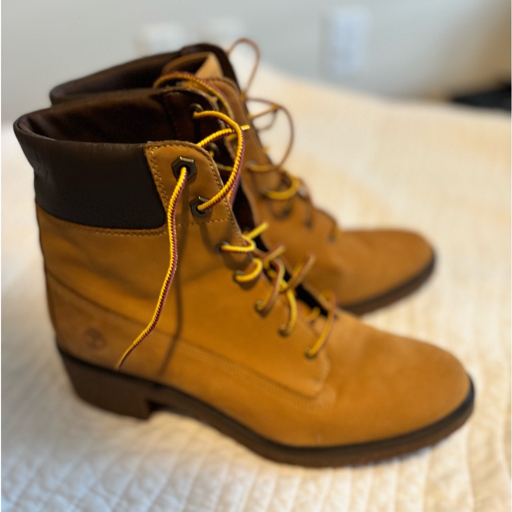 Women’s Timberland Boot - Picture 2 of 4